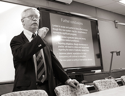 Photograph: Robert Leflar presenting to faculty at Washburn Law.