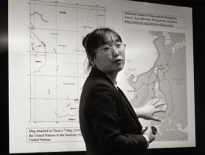 Photograph: Dr. Xing Lijuan speaking to Washburn Law faculty.